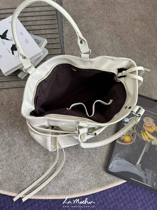 多口袋皮革流蘇機車包